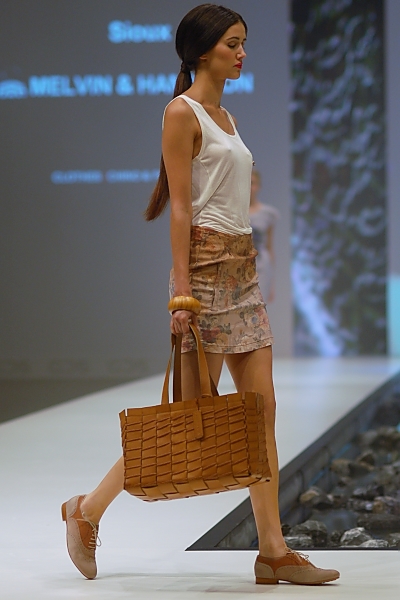 Wenn Frauen Herrenschuhe tragen. Maskuline Schuhtypen sind nicht mehr nur der Männerwelt vorbehalten. Auch im Sommer greifen Damen zu Budapester, Monk  & Co